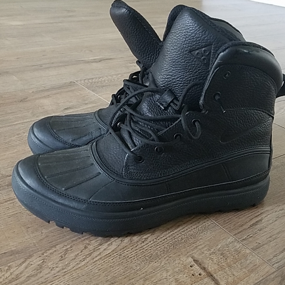 Men's Nike Boots (Cold weather/rain)